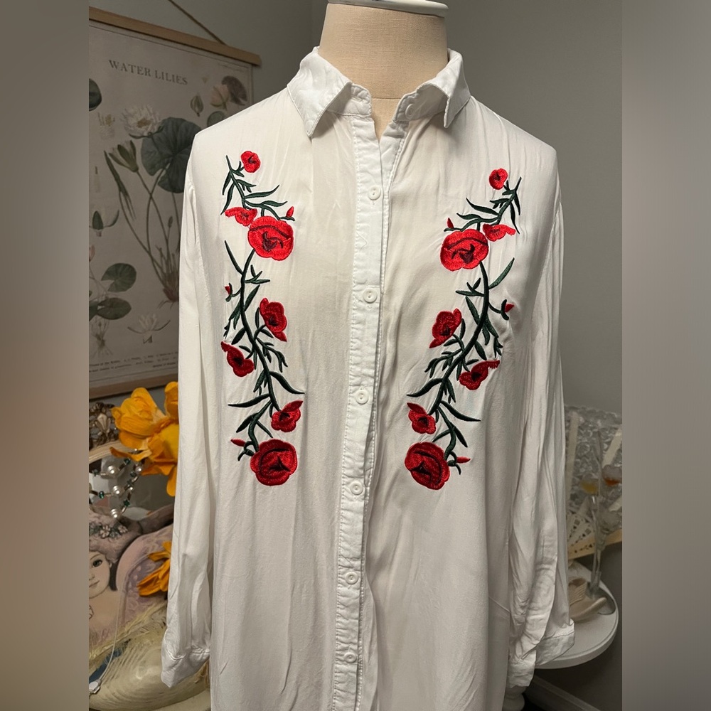 Rose Embroidered Button-Up Shirt Sz XL